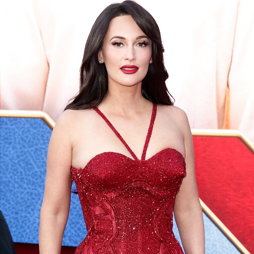 Kacey Musgraves Details "Crazy F–king" Alleged UFO Sighting on Flight Kacey Musgraves Details "Crazy F–king" Alleged UFO Sighting on Flight