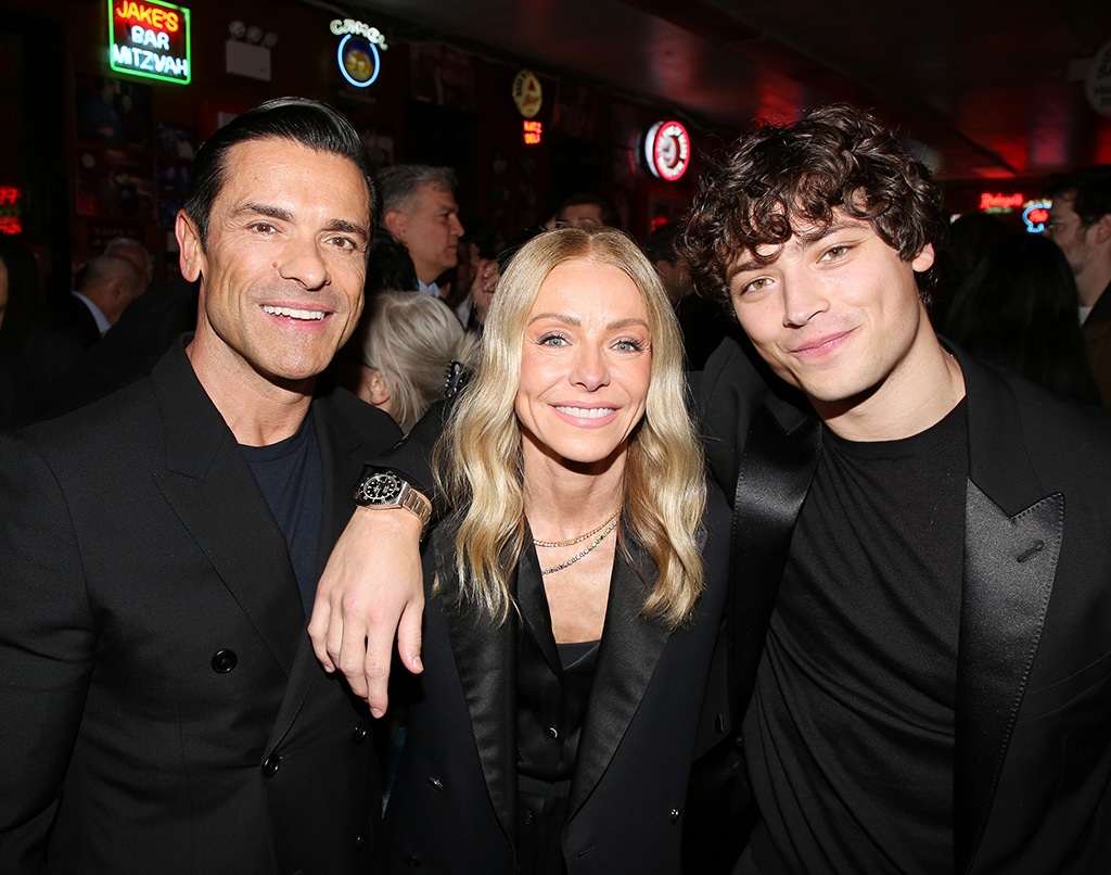 Mark Consuelos, Kelly Ripa, Joaquin Consuelos