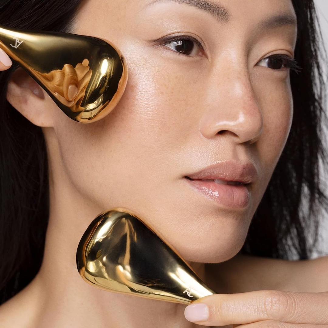 A Surgeon on the Best Way to Depuff Your Face & Look Snatched ASAP