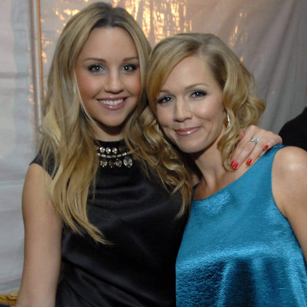 Jennie Garth Shares How Amanda Bynes Shaped Her Approach to Motherhood