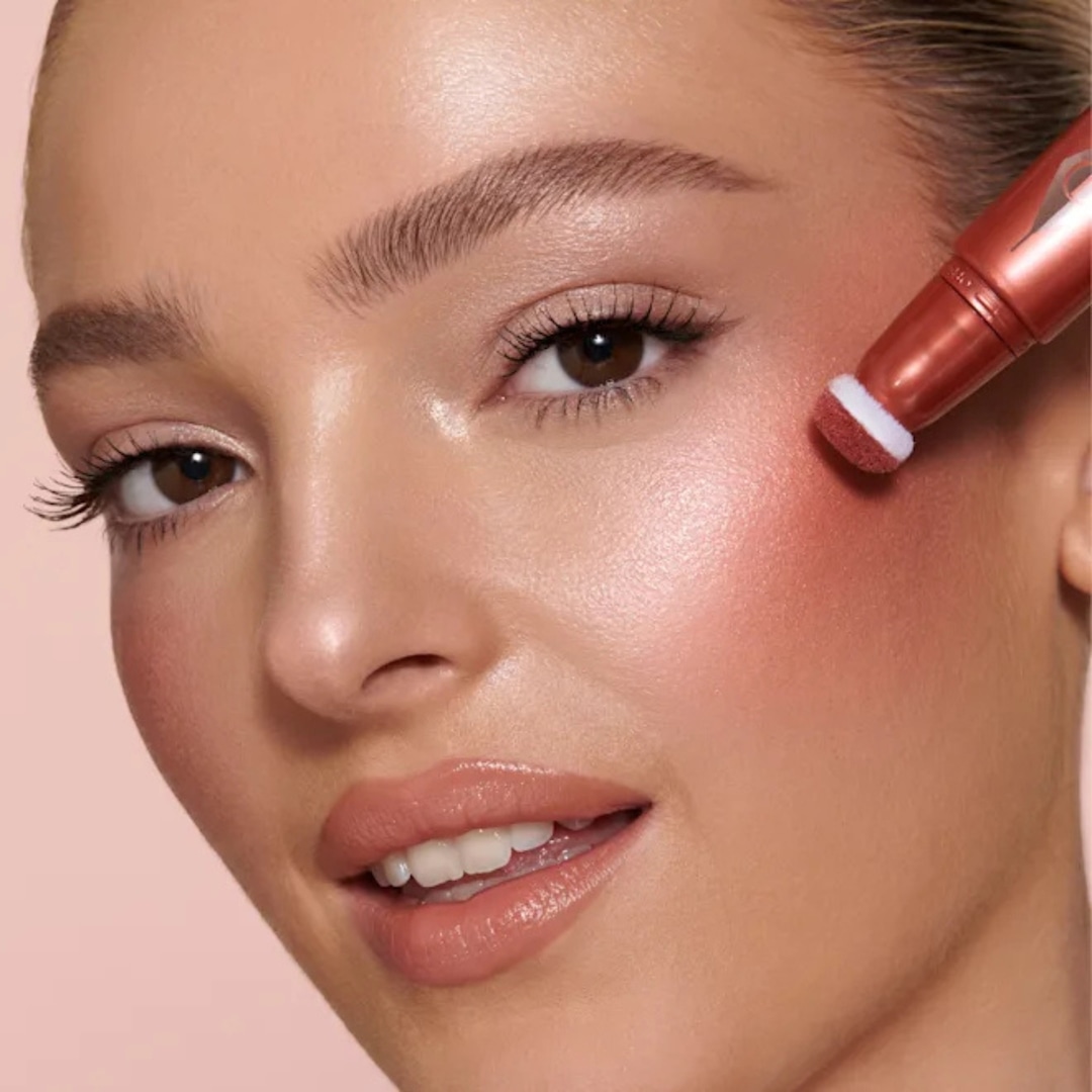 Charlotte Tilbury Beauty Light Wand Amazon Sale for “Supermodel Cheekbones” Charlotte Tilbury Beauty Light Wand Amazon Sale for “Supermodel Cheekbones”