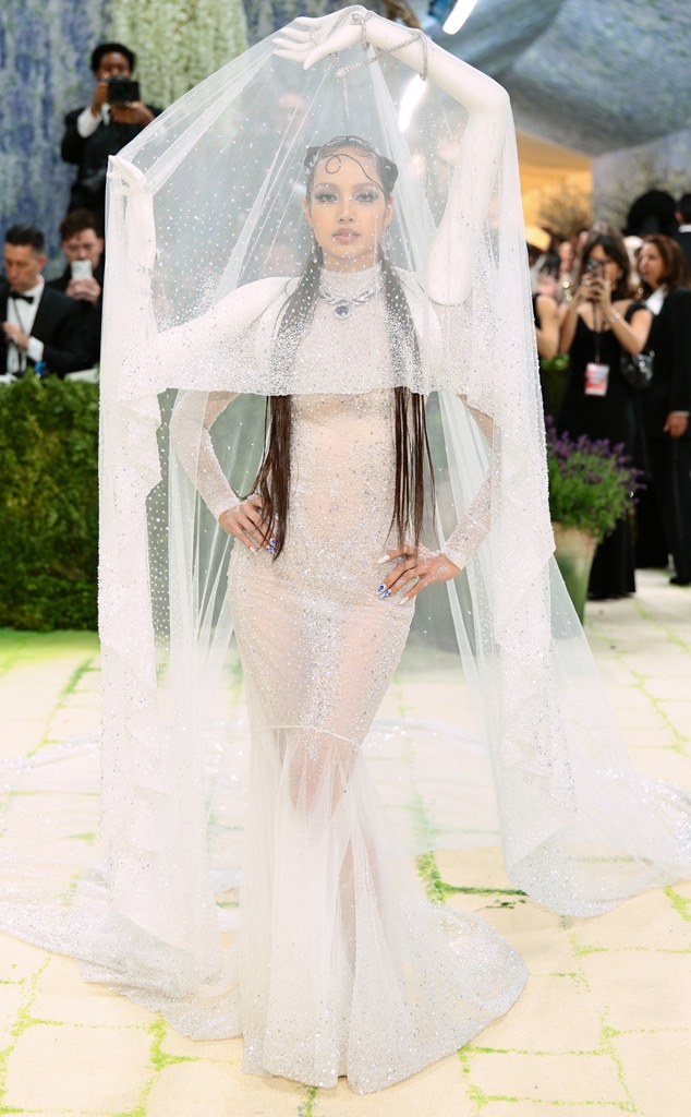 Lisa arrives at Met Gala 2026 red carpet