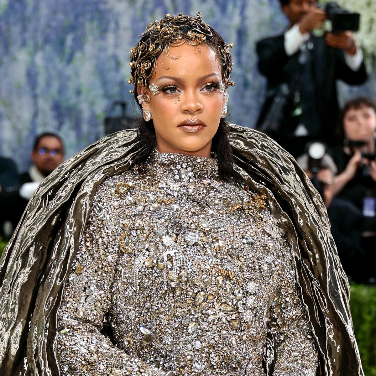 How Rihanna Pulled Off “Living Sculpture” Hair 