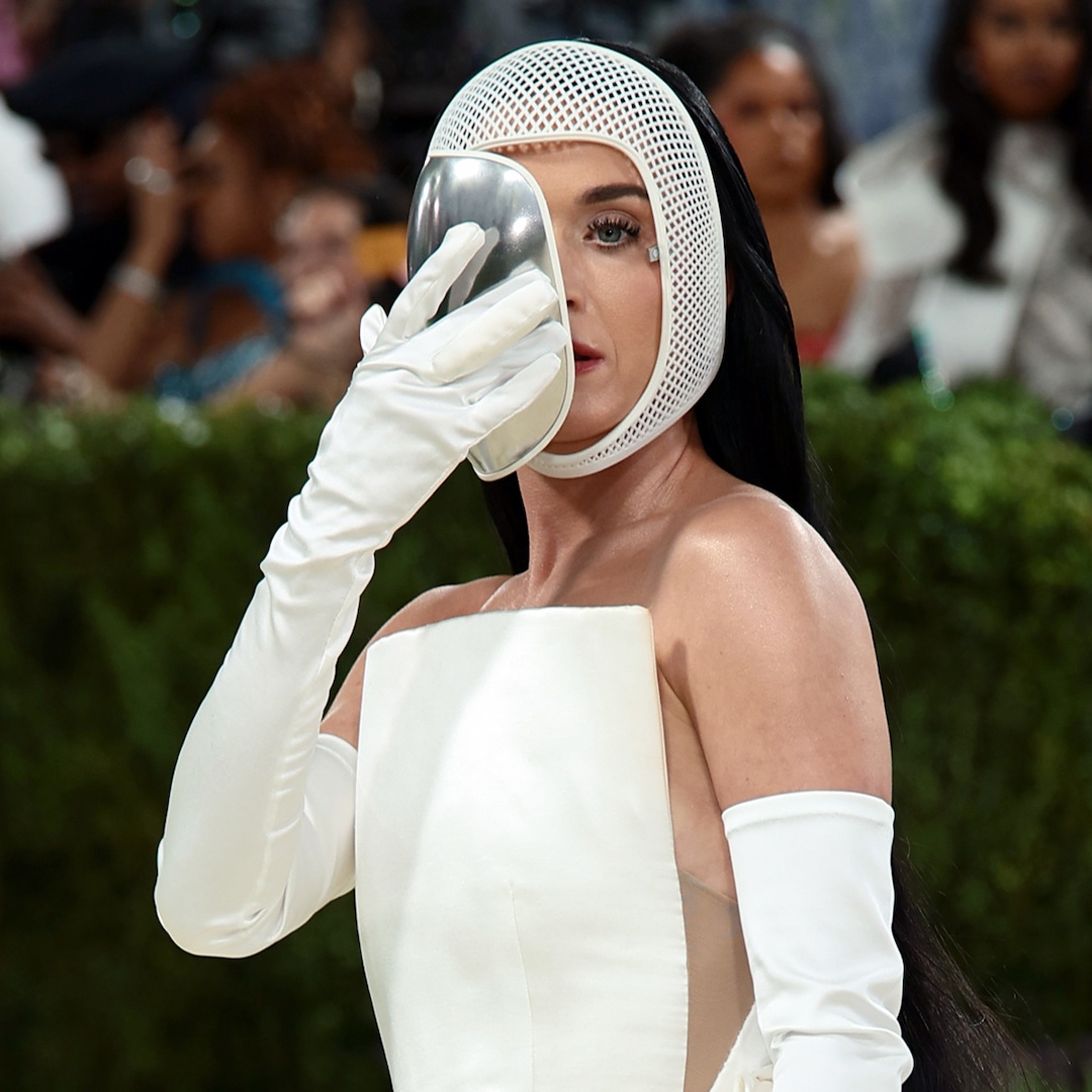 Katy Perry Wears Astronaut Mask Katy Perry Wears Astronaut Mask