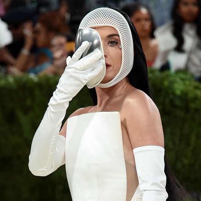 Katy Perry arrives at Met Gala 2026 red carpt