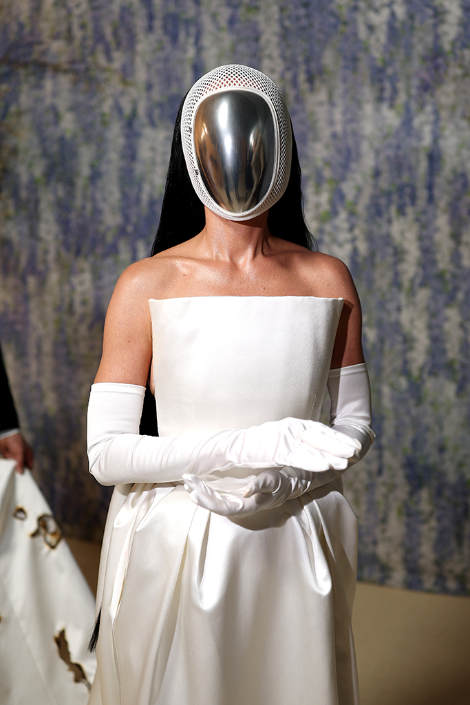 Met Gala 2026: Katy Perry Wears Astronaut Mask