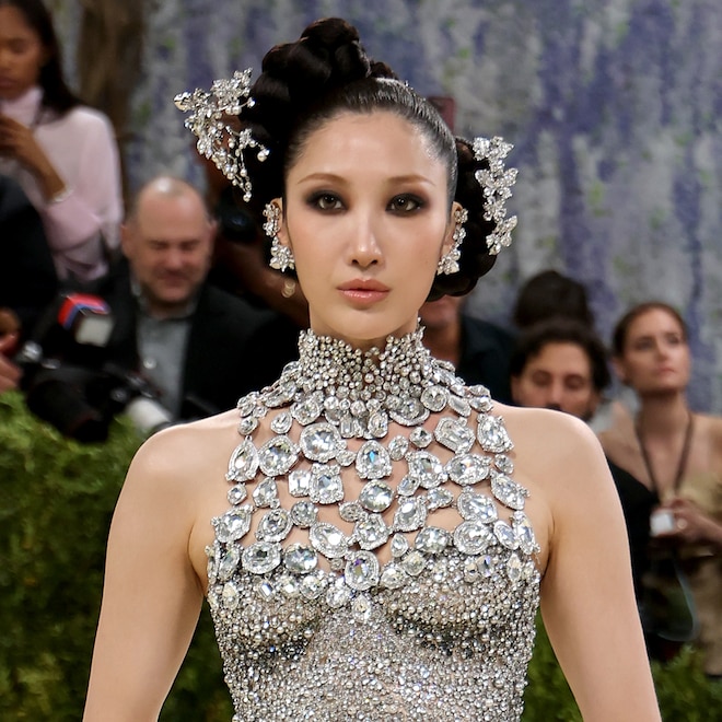EJAE arrives at Met Galal 2026 red carpet
