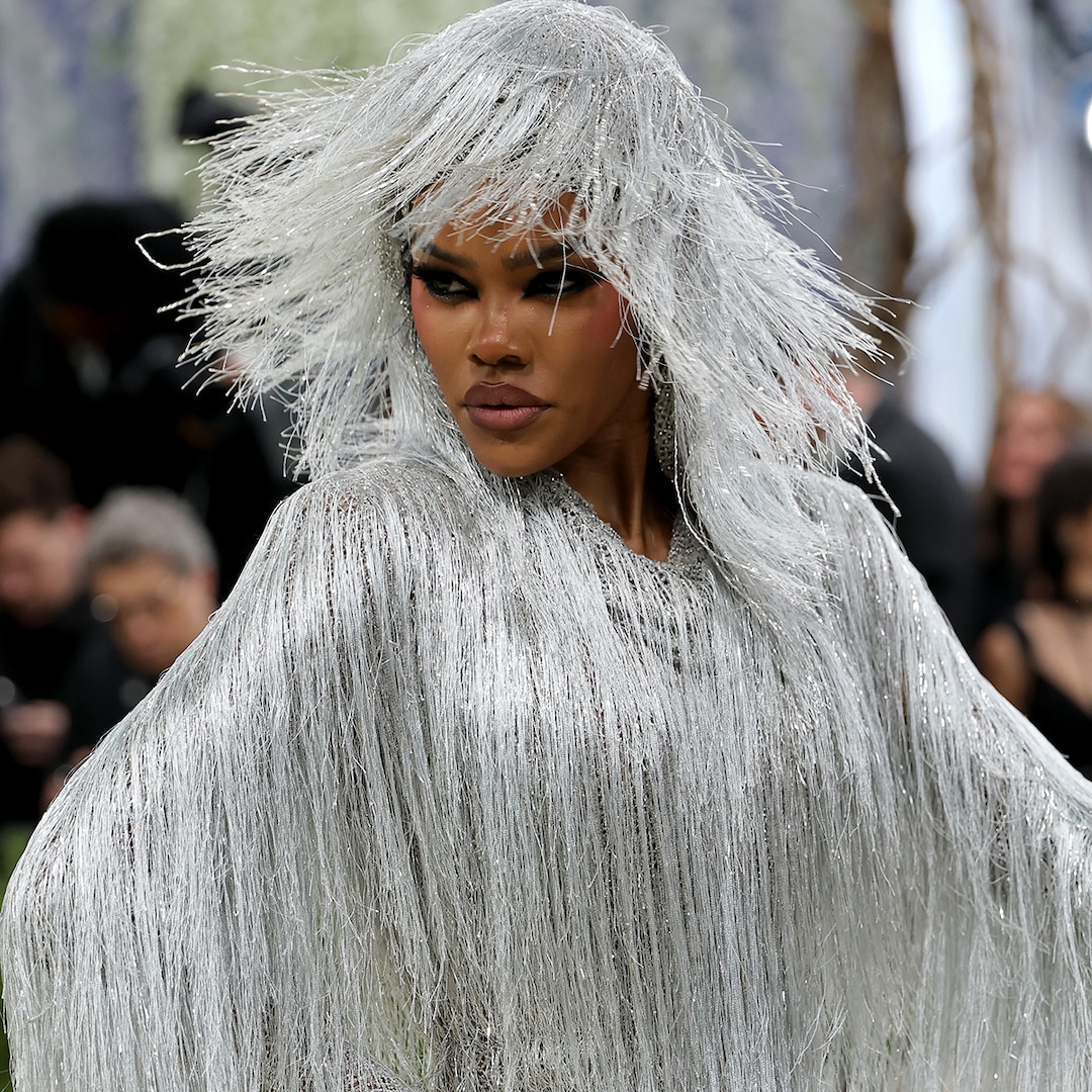 Teyana Taylor in Head-to-Toe Silver Fringe Teyana Taylor in Head-to-Toe Silver Fringe