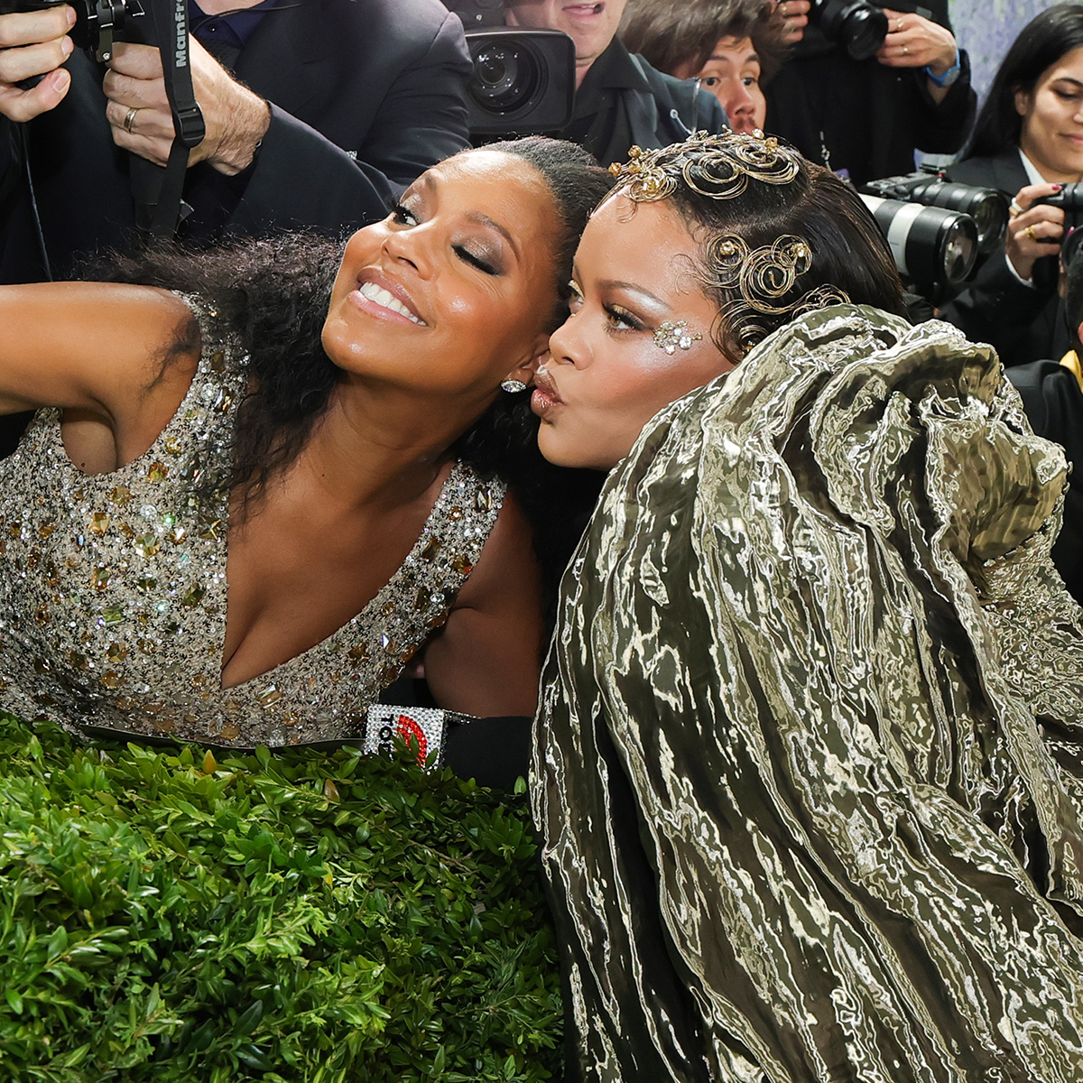 Rihanna, Sheinelle Jones Have Emotional Moment on Carpet