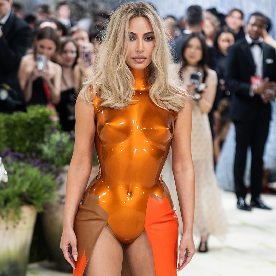 Kim Kardashian Almost Broke Outfit, Wardrobe Malfunction Kim Kardashian Almost Broke Outfit, Wardrobe Malfunction