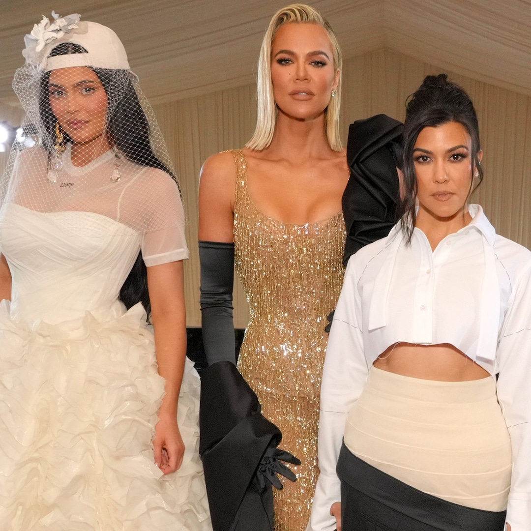 Kylie Jenner Family Photo Trolled By Khloe Kardashian, Kourtney Kardashian Kylie Jenner Family Photo Trolled By Khloe Kardashian, Kourtney Kardashian