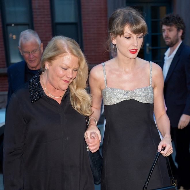 Taylor Swift Steps Out for Dinner With Parents, Brother Austin Swift in NYC