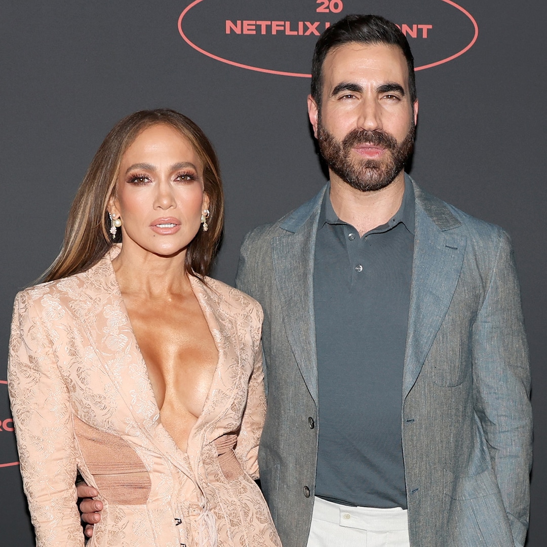 Jennifer Lopez, Brett Goldstein Had “Great Chemistry” on Office Romance Jennifer Lopez, Brett Goldstein Had “Great Chemistry” on Office Romance