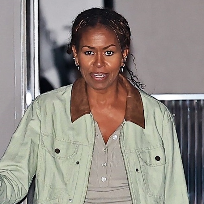Malia Obama, Sasha Obama Have Girls Night Out With Mom Michelle Obama in New Photos