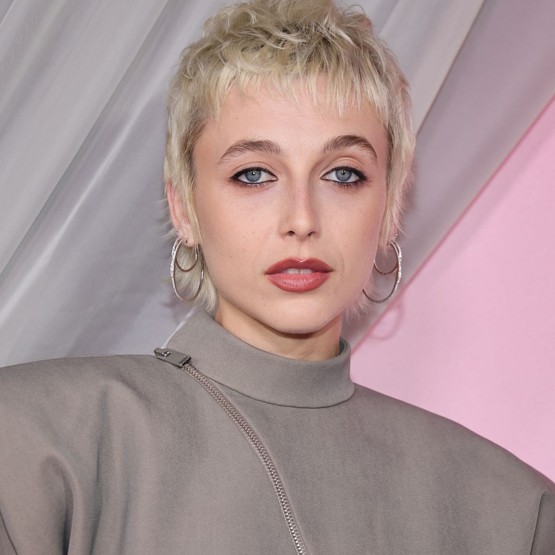 Emma Chamberlain Unrecognizable With Long Hair Look Emma Chamberlain Unrecognizable With Long Hair Look