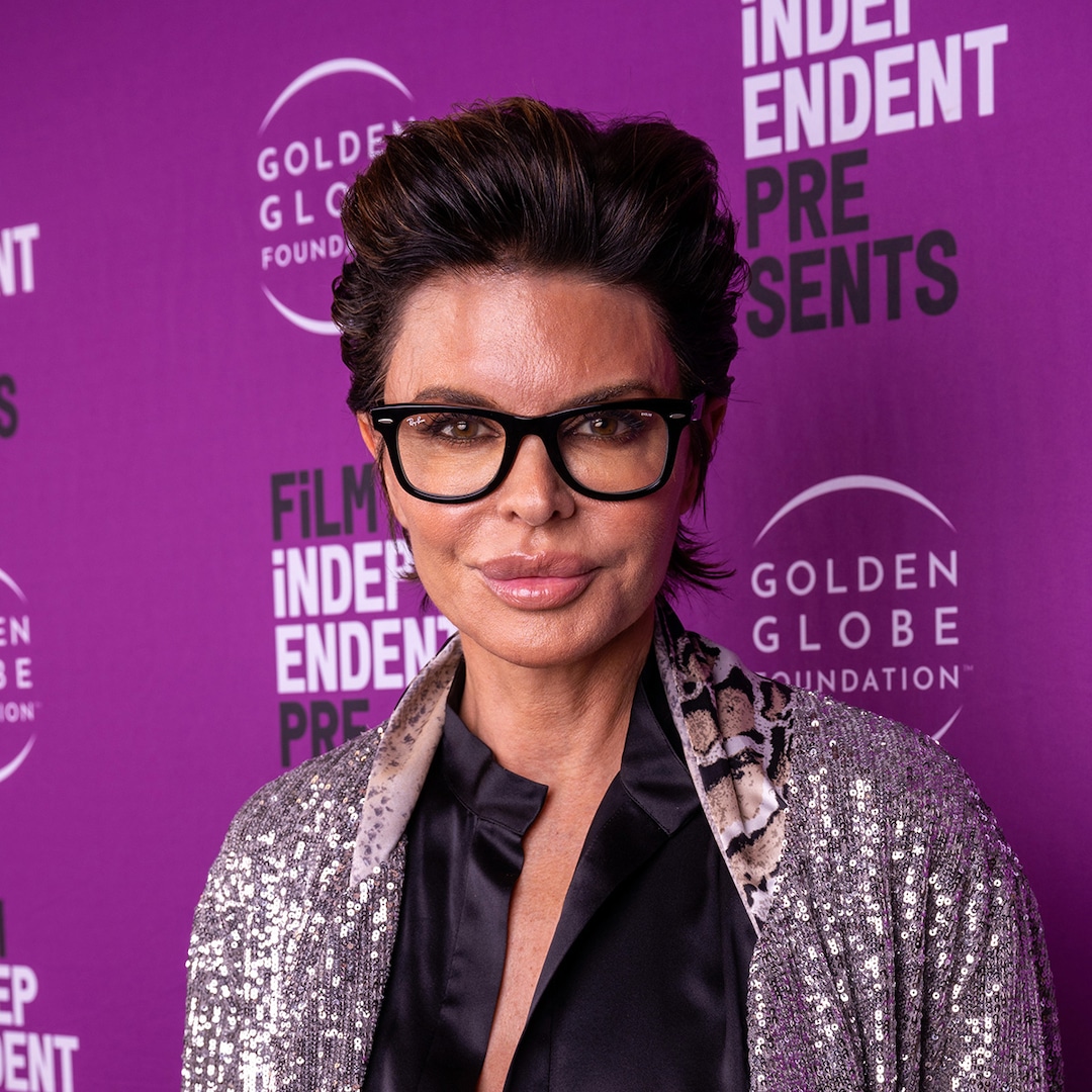 丽莎·琳娜 (Lisa Rinna) 的金发卷发造型看起来非常不同 丽莎·琳娜 (Lisa Rinna) 的金发卷发造型看起来非常不同