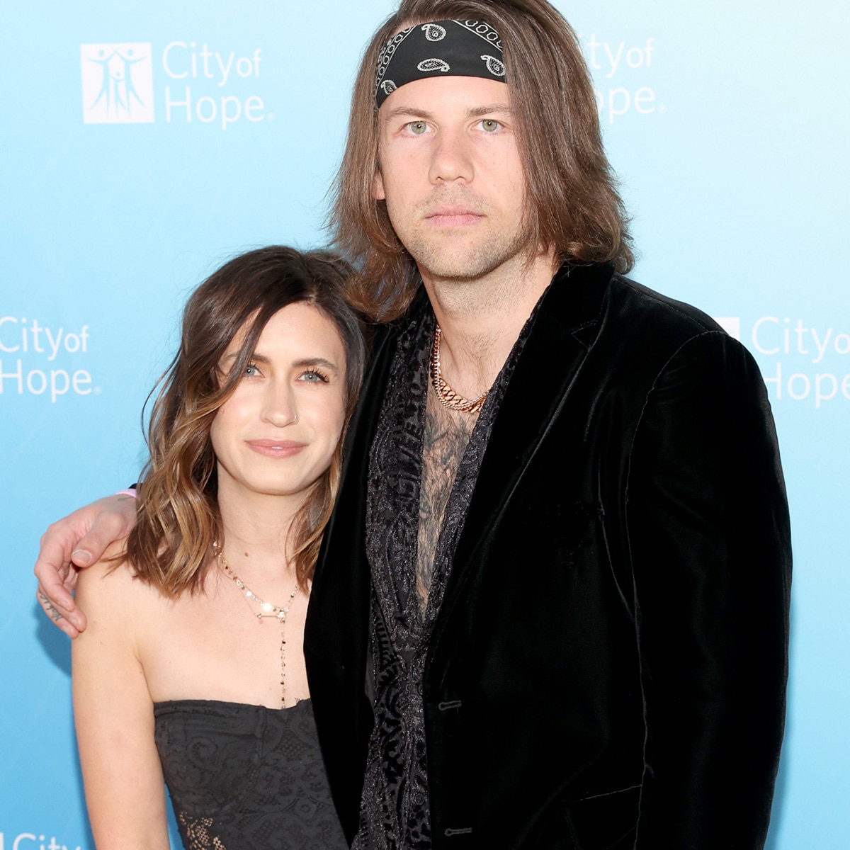 Guest and Caleb Shomo attend City of Hope’s Spirit of Life Gala on October 27, 2022 in Los Angeles, California.