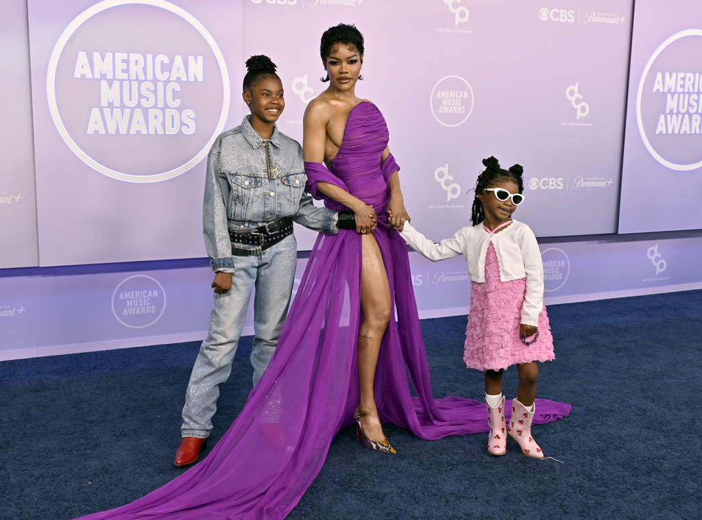 Iman Junie" Tayla Shumpert Jr., Teyana Taylor and Rue Rose Shumpert attend the 52nd American Music Awards