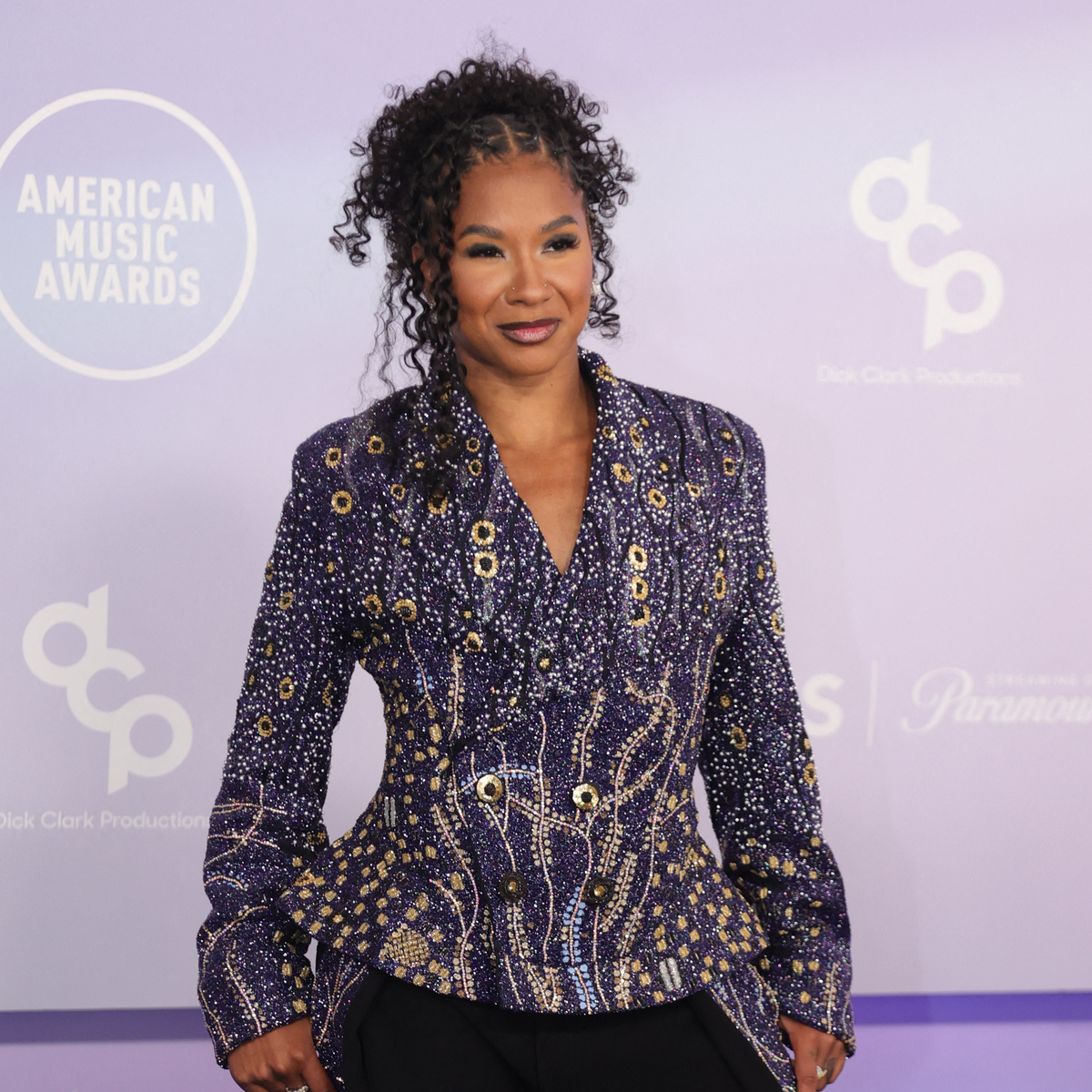 AMAs 2026: See All the Celebrity Red Carpet Fashion (Live Updates)