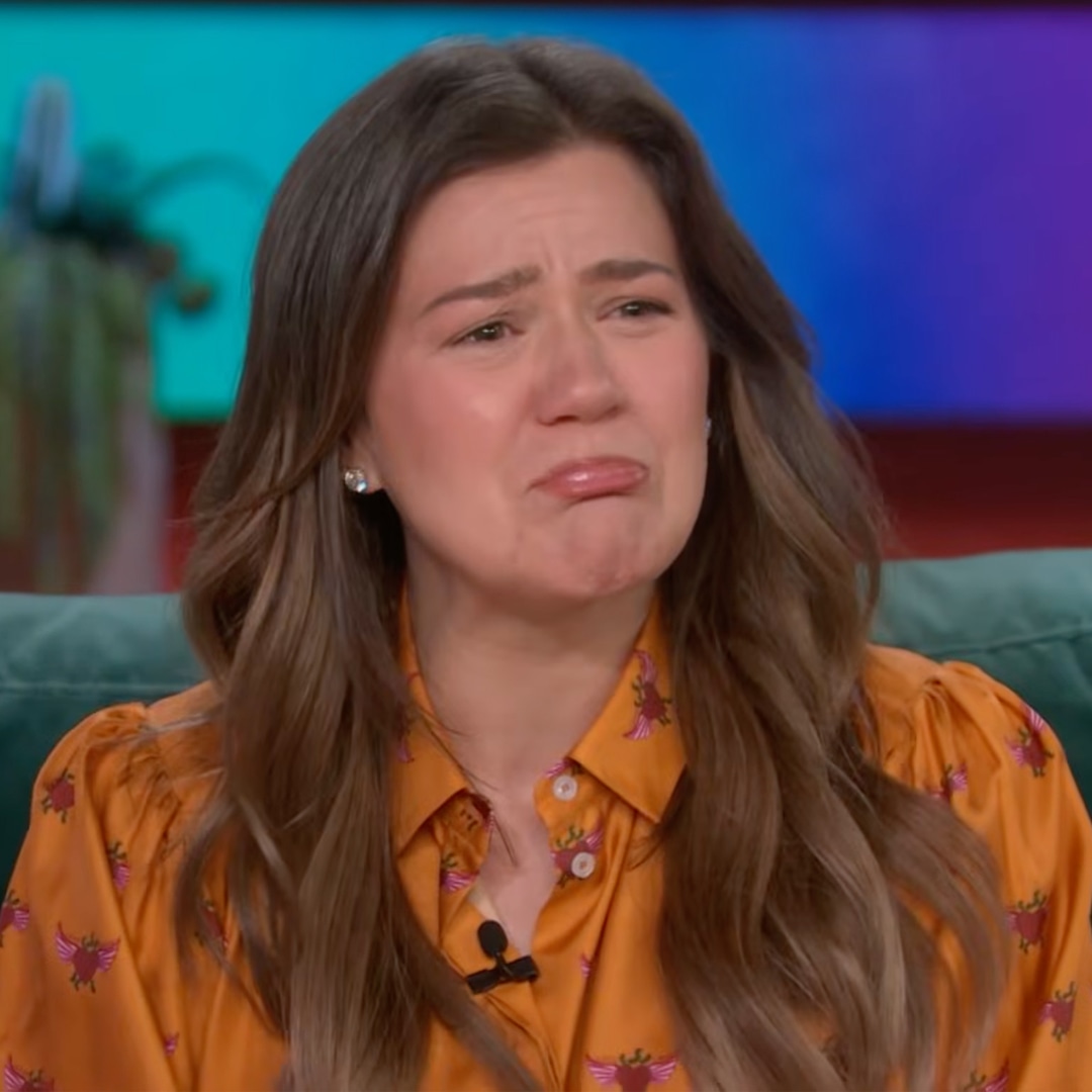 Kelly Clarkson Tears Up Discussing End of Talk Show With Rita Wilson Kelly Clarkson Tears Up Discussing End of Talk Show With Rita Wilson