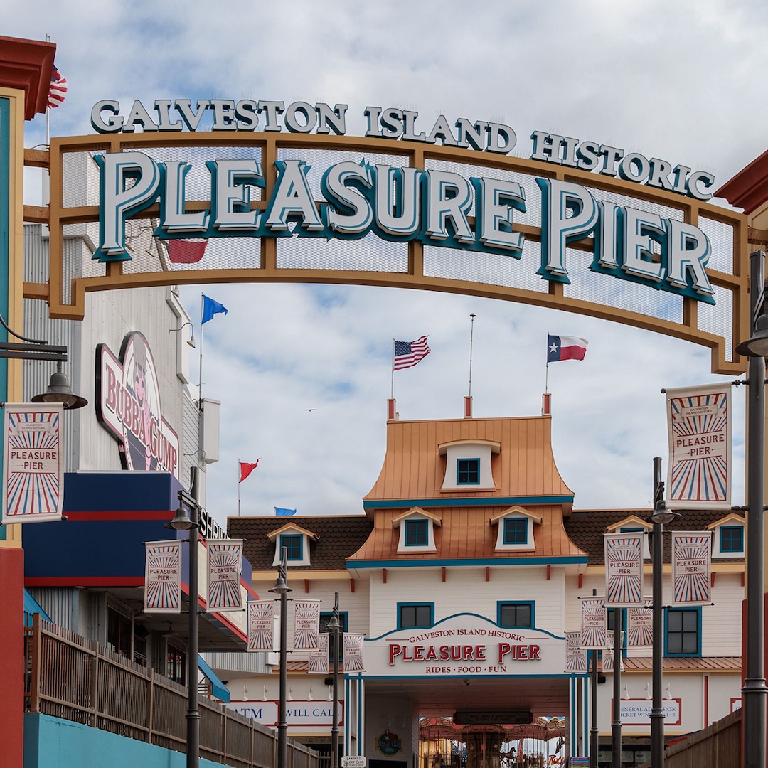 8 Rescued After Texas Roller Coaster Mishap, Iron Shark Malfunction 8 Rescued After Texas Roller Coaster Mishap, Iron Shark Malfunction