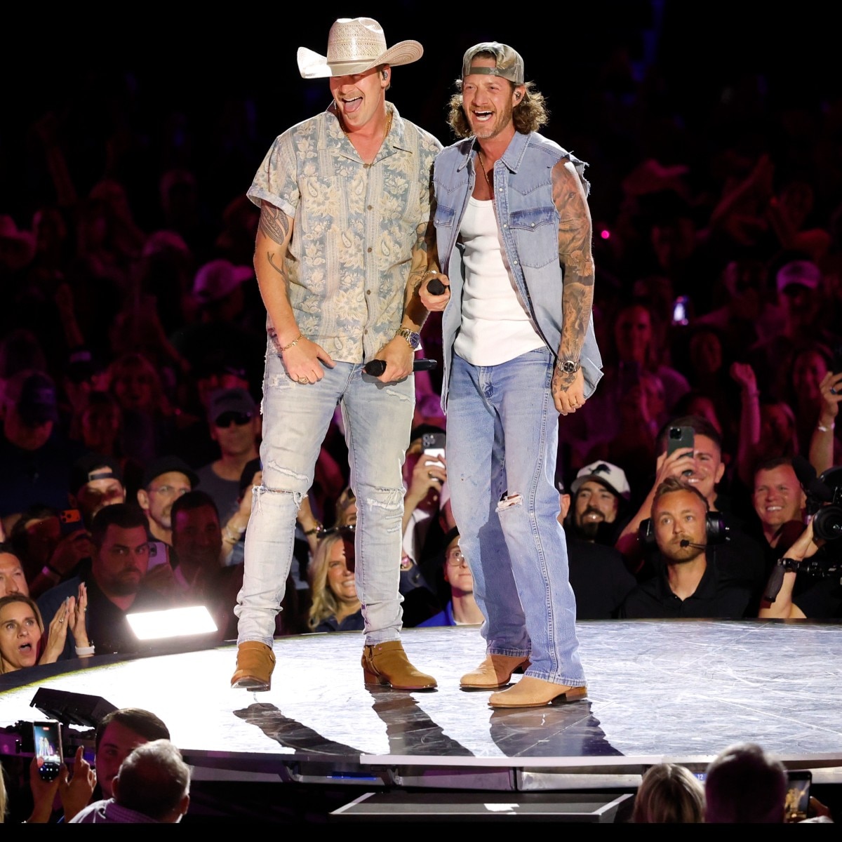 <a href="https://www.eonline.com/news/1432702/florida-georgia-line-reunites-for-surprise-cma-fest-performance?cmpid=rss-syndicate-genericrss-us-top_stories" target="_blank">Florida Georgia Line Reunites at CMA Fest After Years-Long Hiatus</a>
