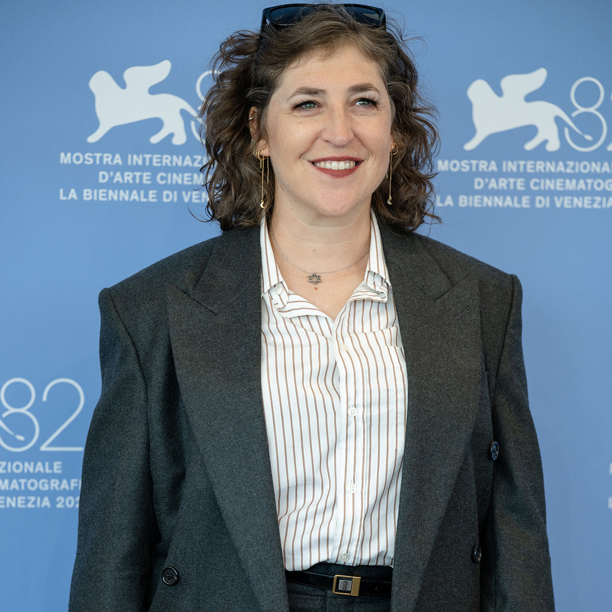 Mayim Bialik казва, че лекарството GLP-1 й е довело до „експлозивна диария“ сред другите „кошмарни“ странични ефекти