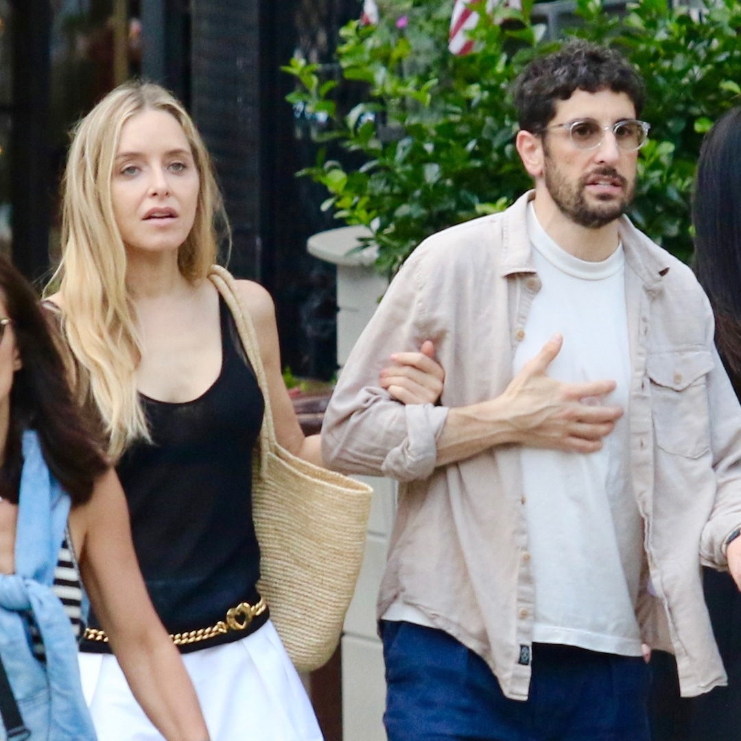 Jason Biggs, Jenny Mollen First Joint Outing Since Breakup After 18 Years Jason Biggs, Jenny Mollen First Joint Outing Since Breakup After 18 Years
