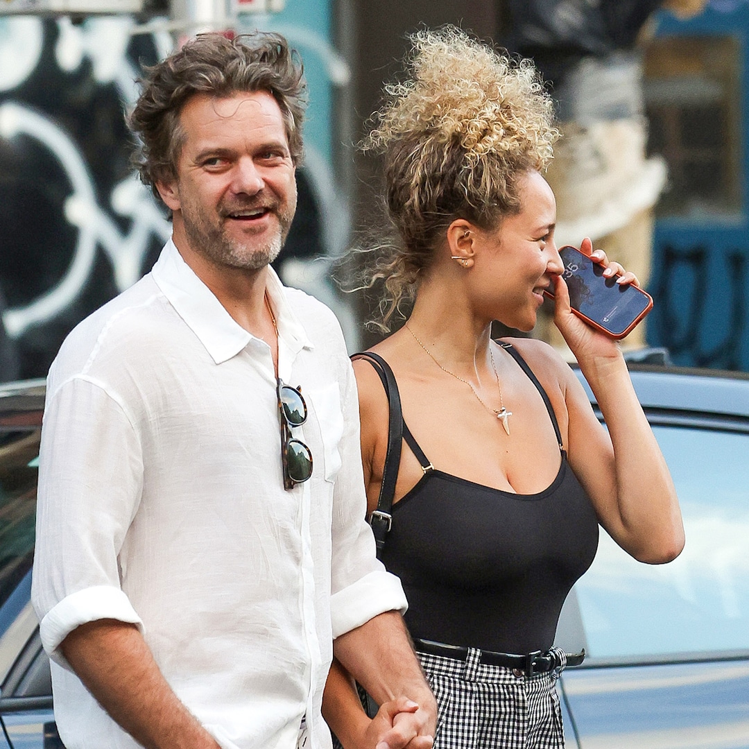 Joshua Jackson despierta rumores de romance con la modelo Olivia Burgess durante una salida en Nueva York.